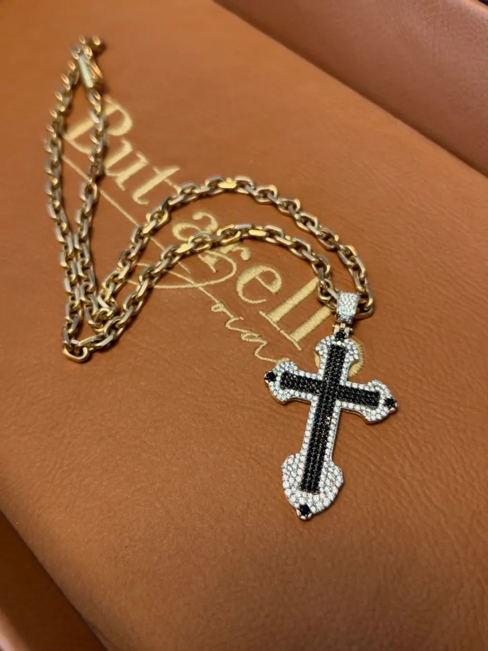 Pingente cruz ouro e diamantes 