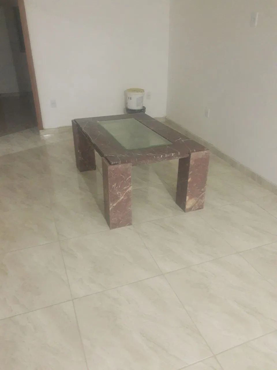 Mesa de centro de mármore roxo 