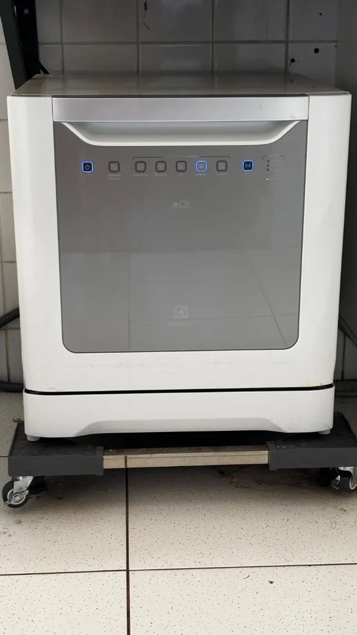 LAVA-LOUÇAS ELECTROLUX