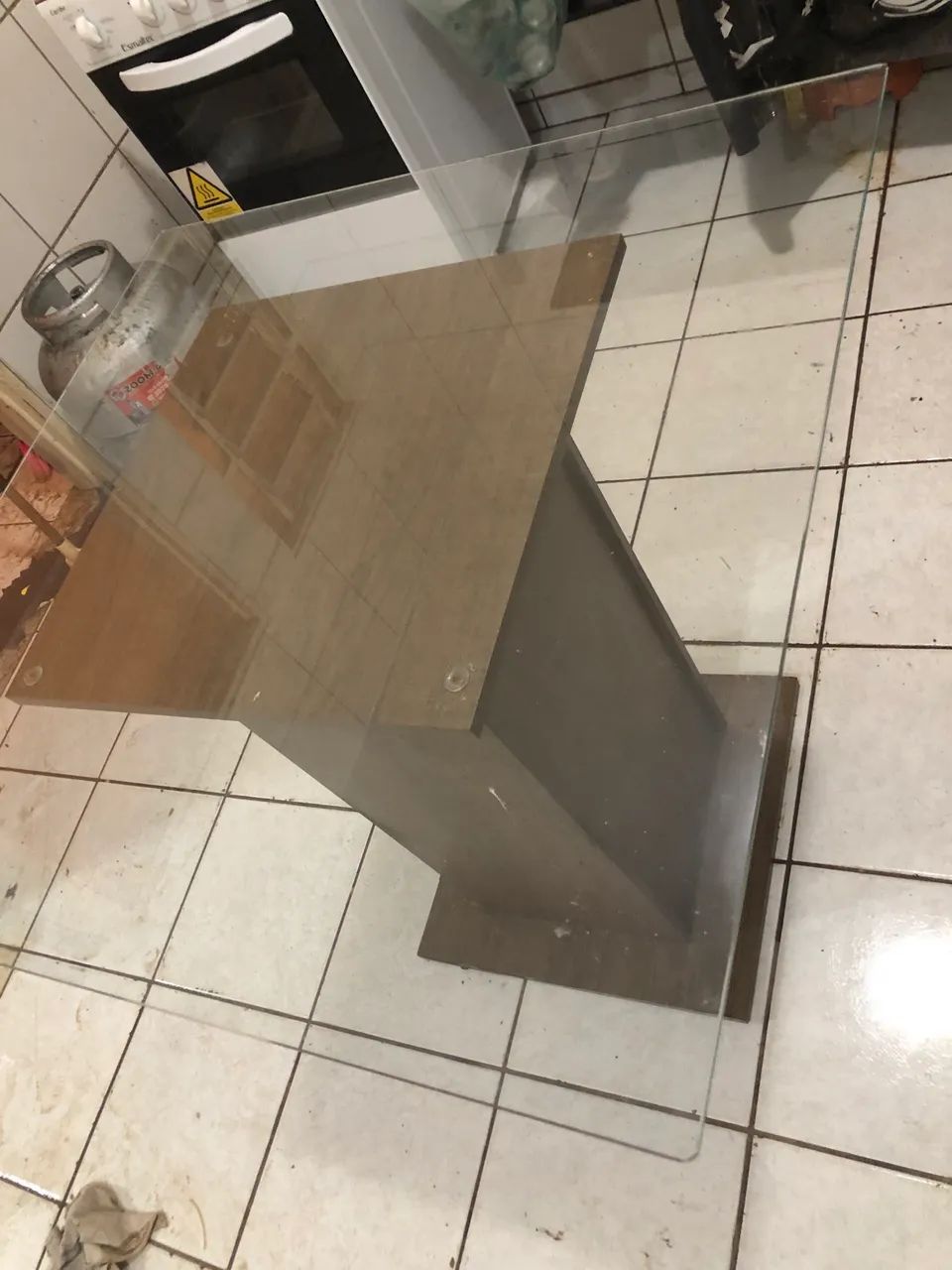 Mesa com tampo de vidro