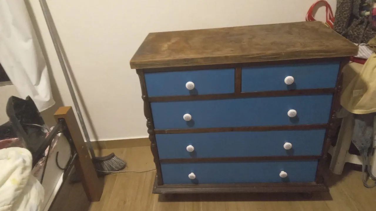 Vende-se comoda