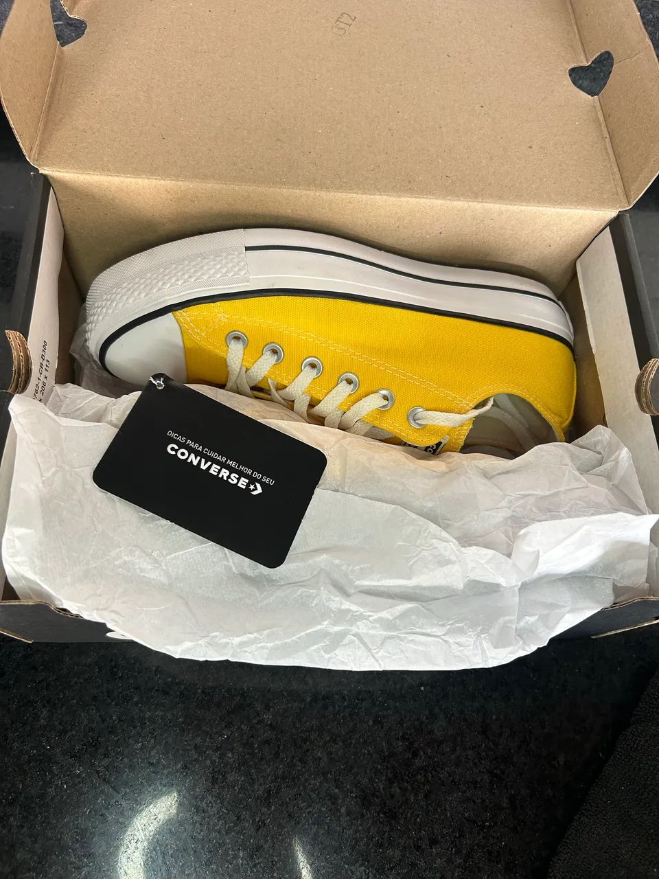 Tênis All Star amarelo plataforma alta 