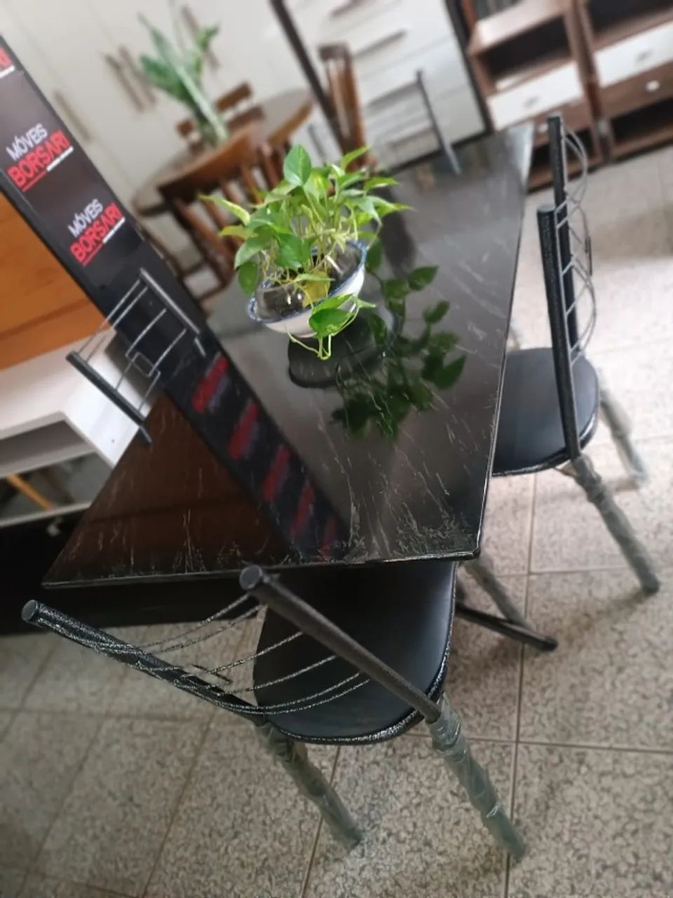 Mesa Marmorizada com 4 Cadeiras Nova, Entrego  - Foto 2