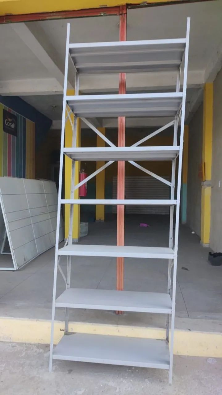 Vendo prateleira ferro e expositor de piso