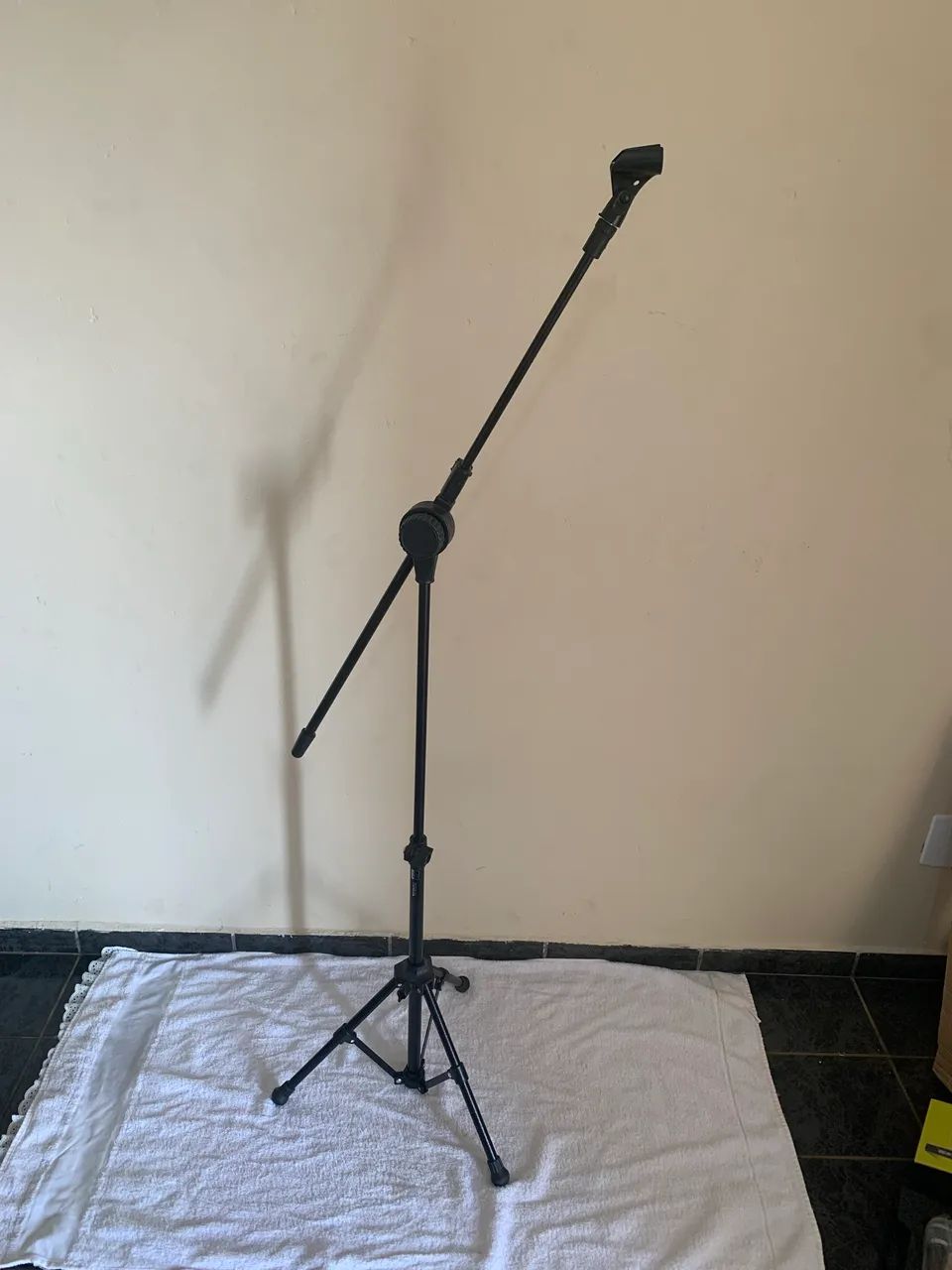 Kit Tripé, microfone e equipamentos de iluminação  - Foto 3