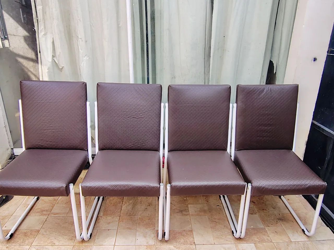 Cadeiras acolchoada  - Foto 4