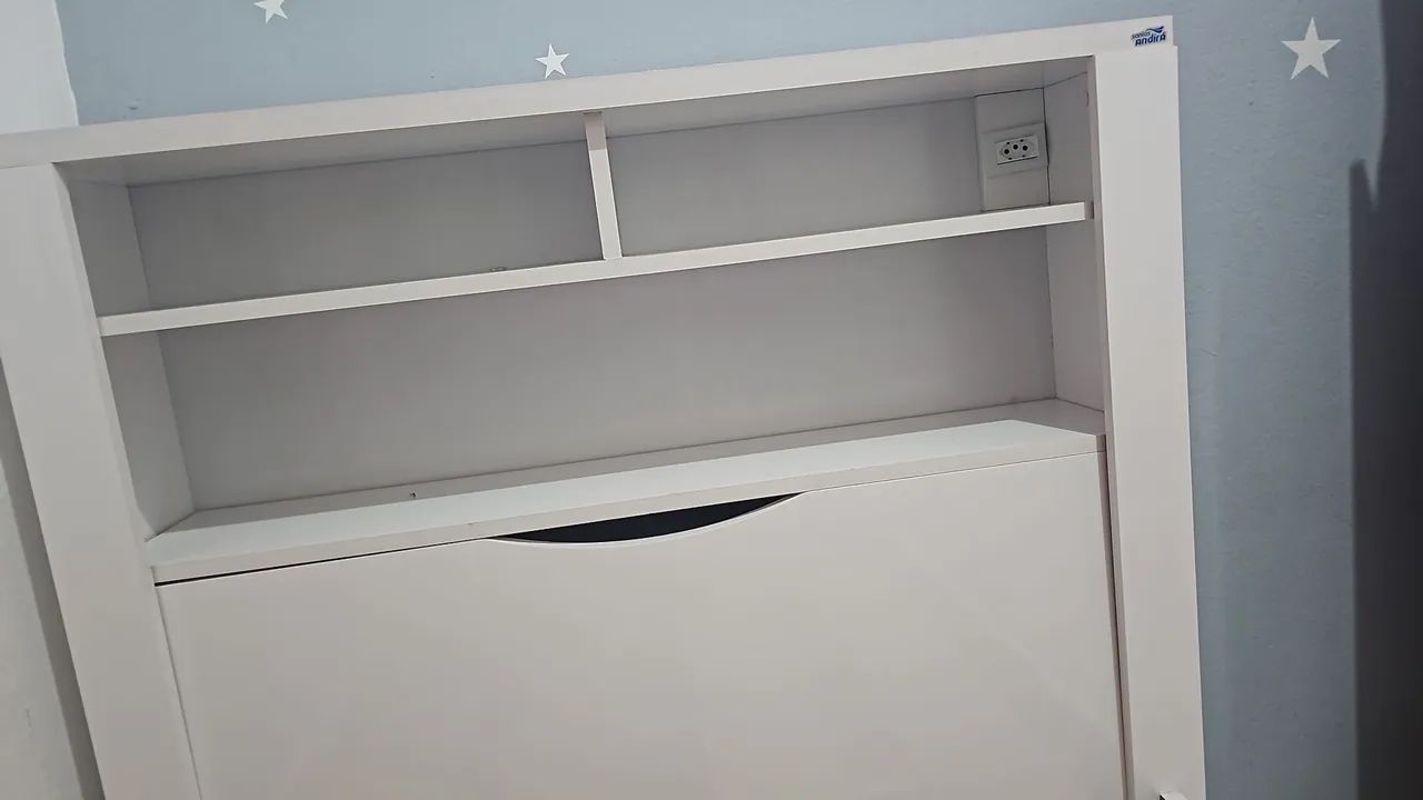 Cama solteiro com tomada