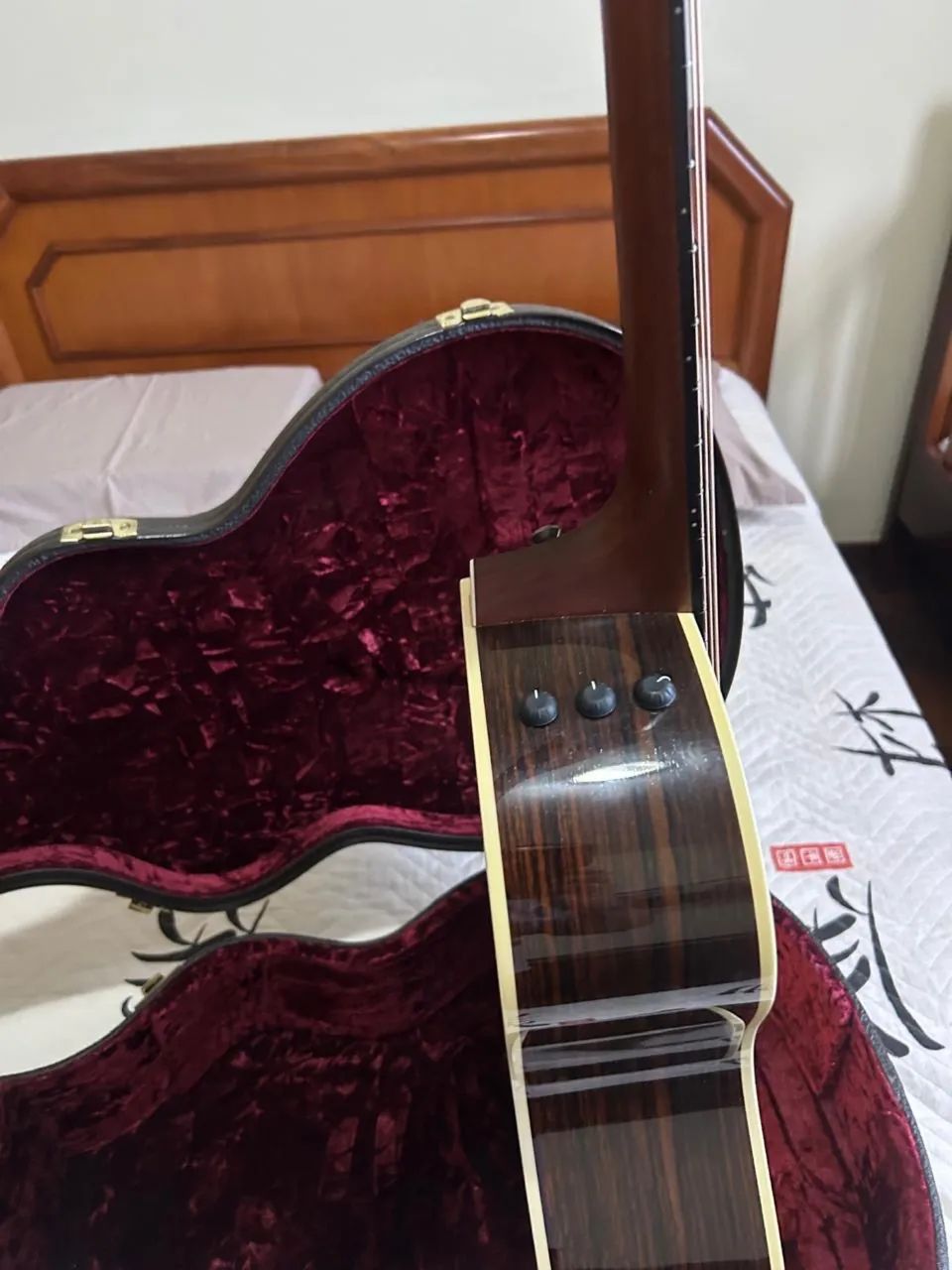 Violão Taylor 214ce DLX + case - Impecável - Instrumentos musicais
