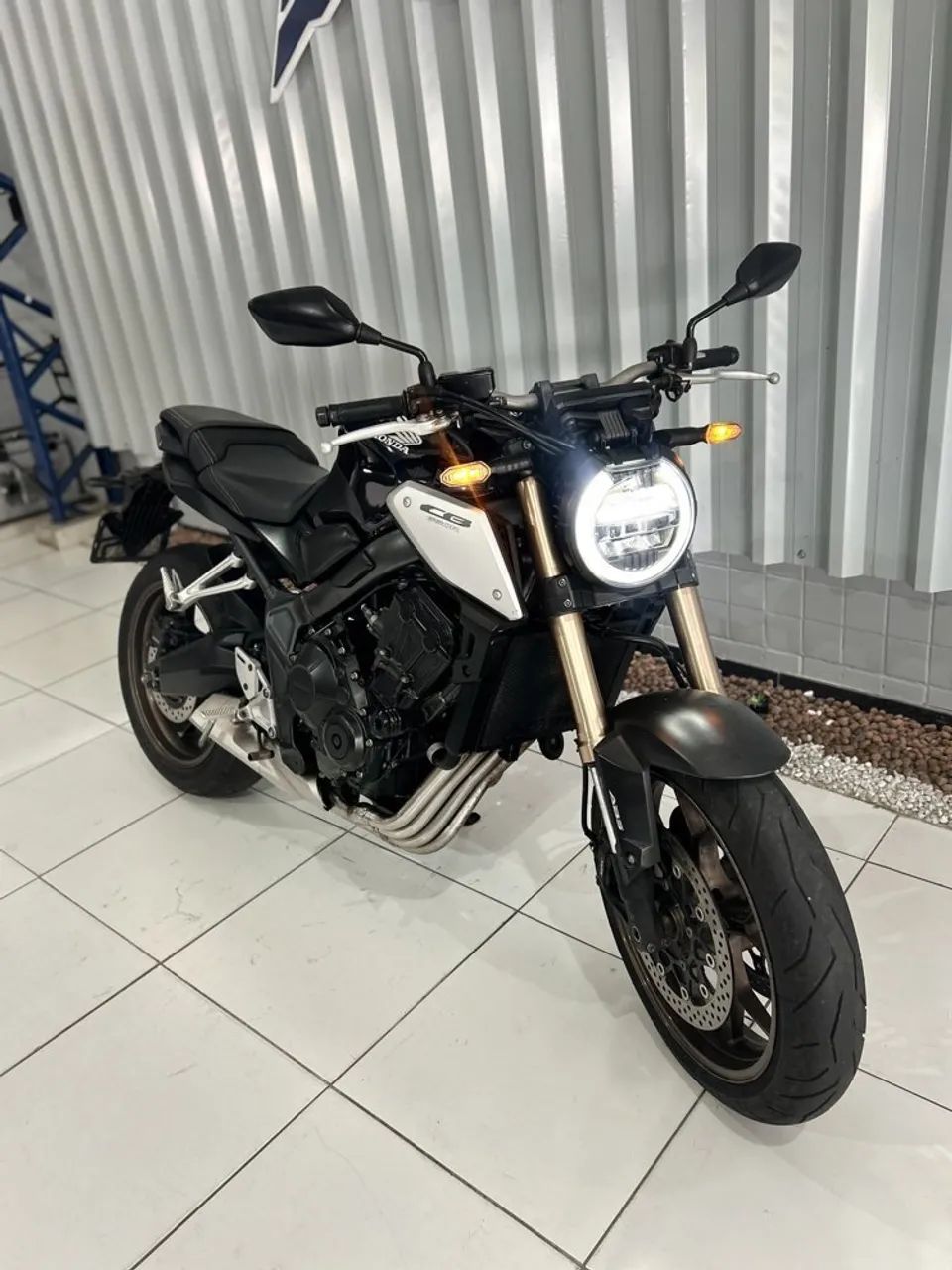 CB 650 R 2021 - Foto 3