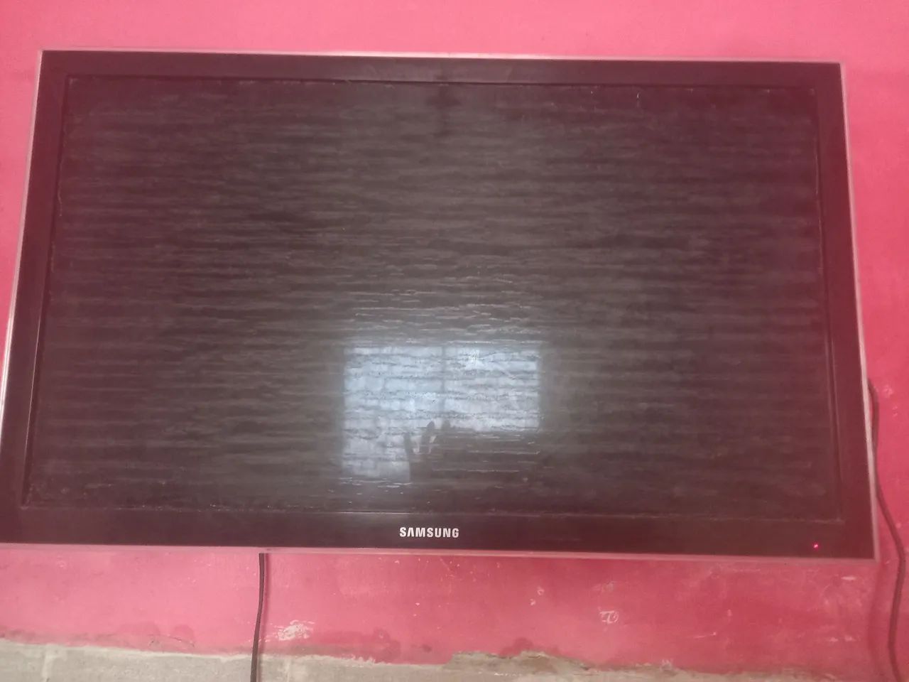 Vende-se está tv
