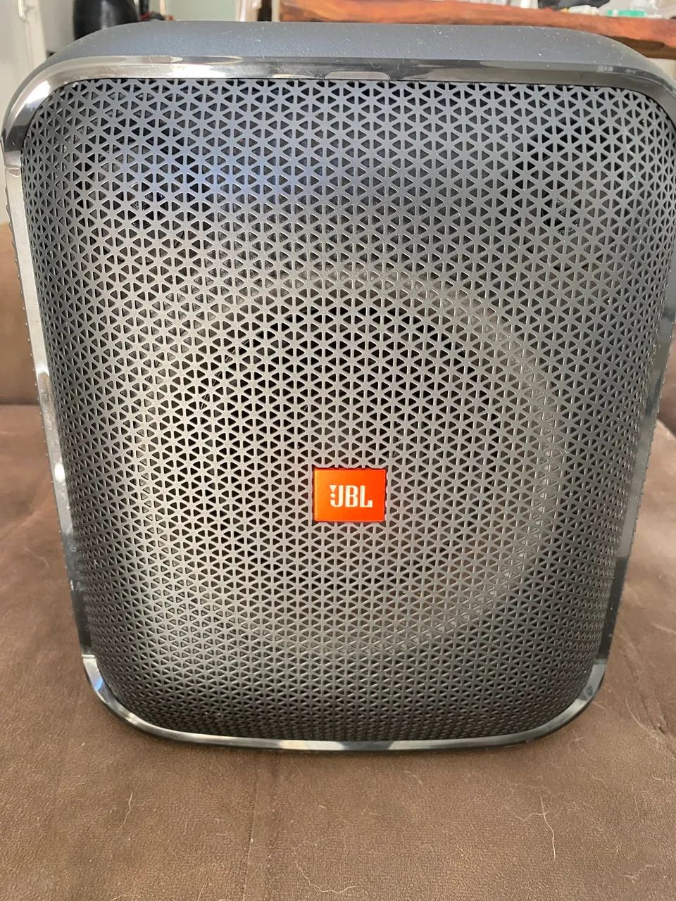 Caixa jbl essencial 