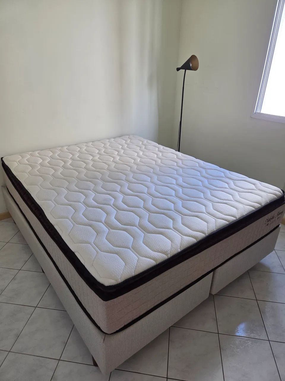 Cama casal Queen-size - impecável  - Foto 2
