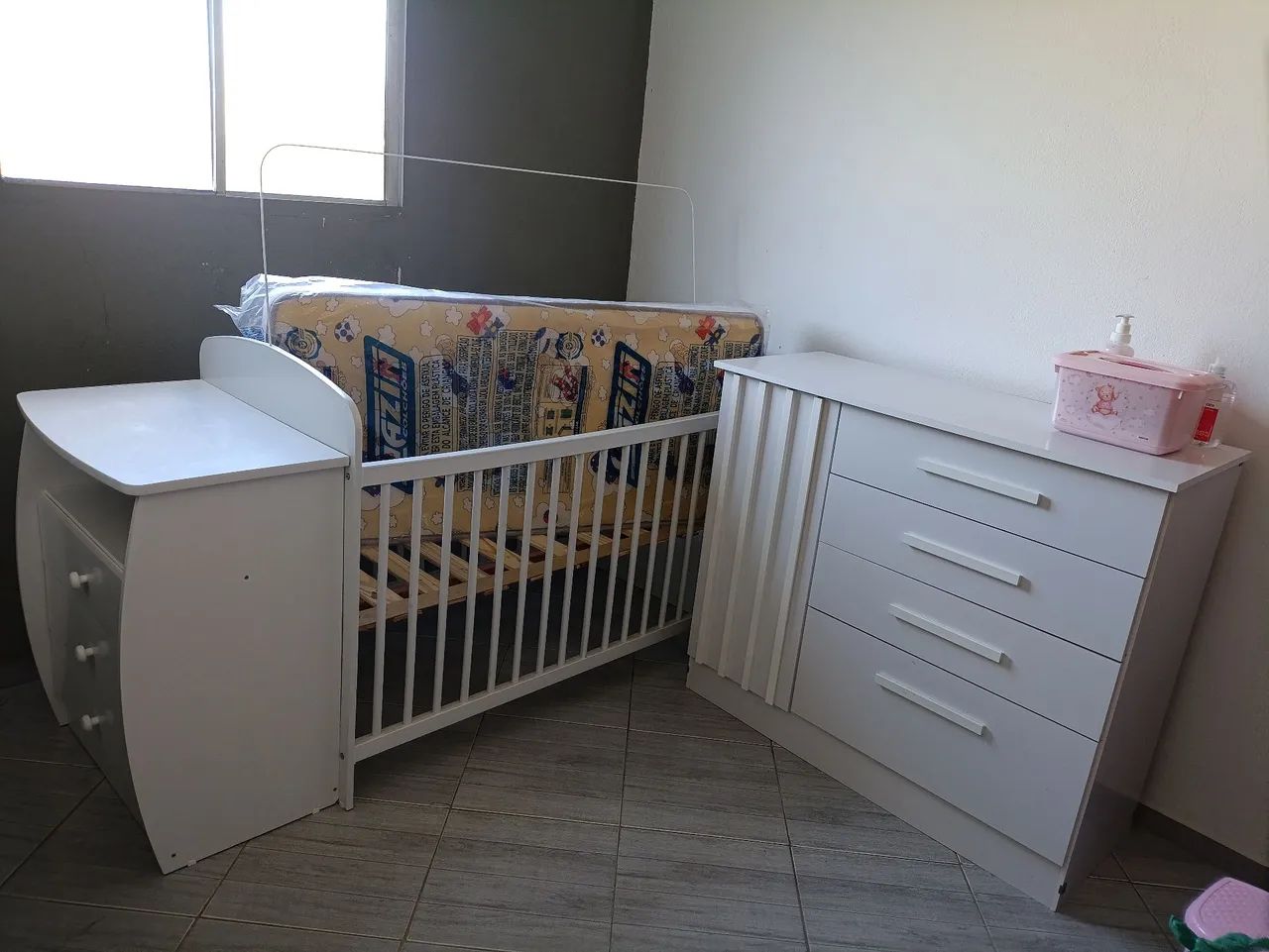 Berço e cômoda de bebê