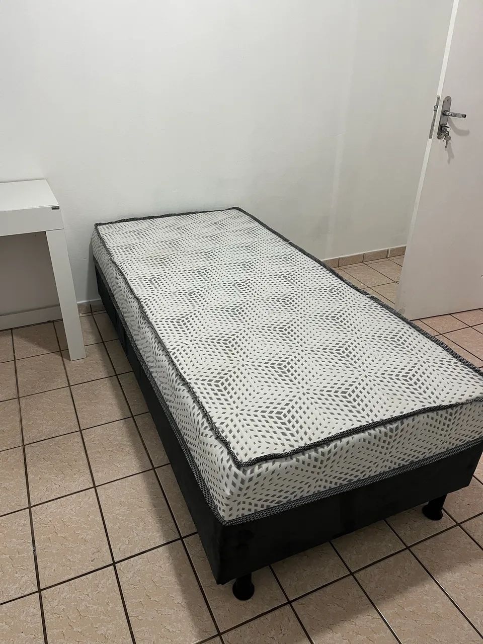 Vendo cama de solteiro 