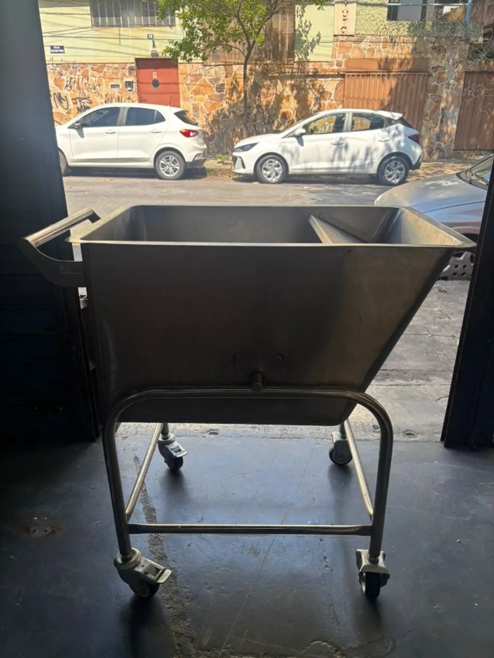Carrinho de mão inox para grãos e legumes - Foto 2