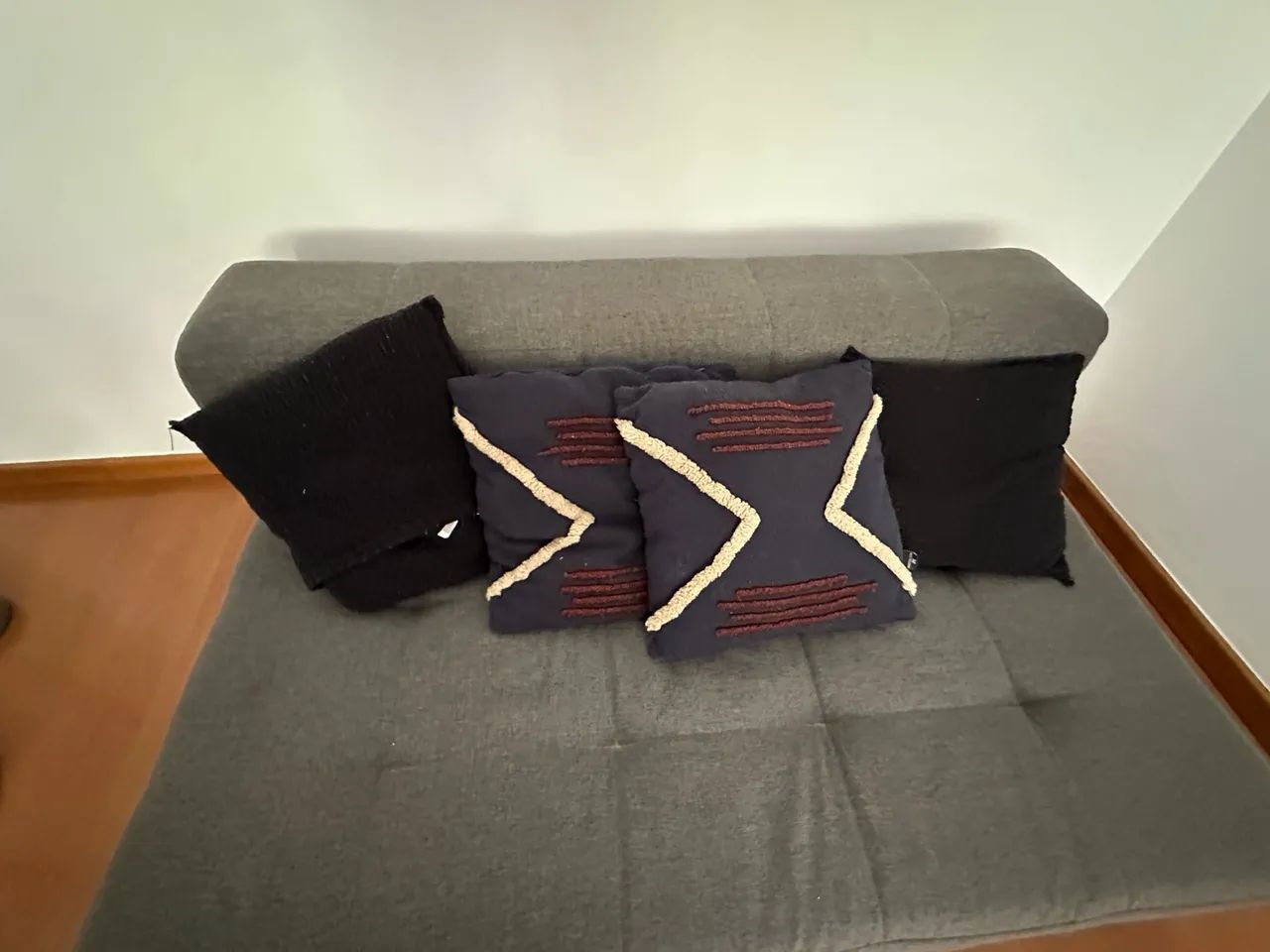 Sofá Tok&Stok 2 Lugares Cinza 1,45m + Almofadas