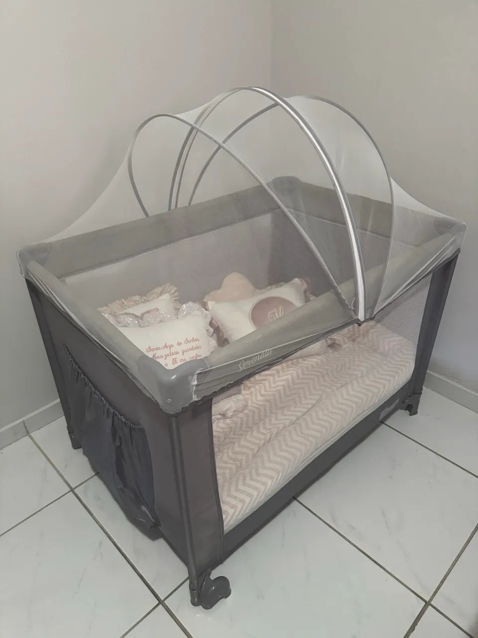 Vendo Berço Portátil Com colchão  - Foto 2