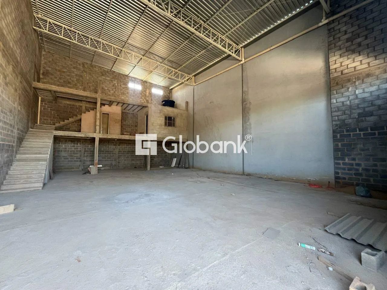 Galpão à venda em Mangues com 300m². - Foto 2