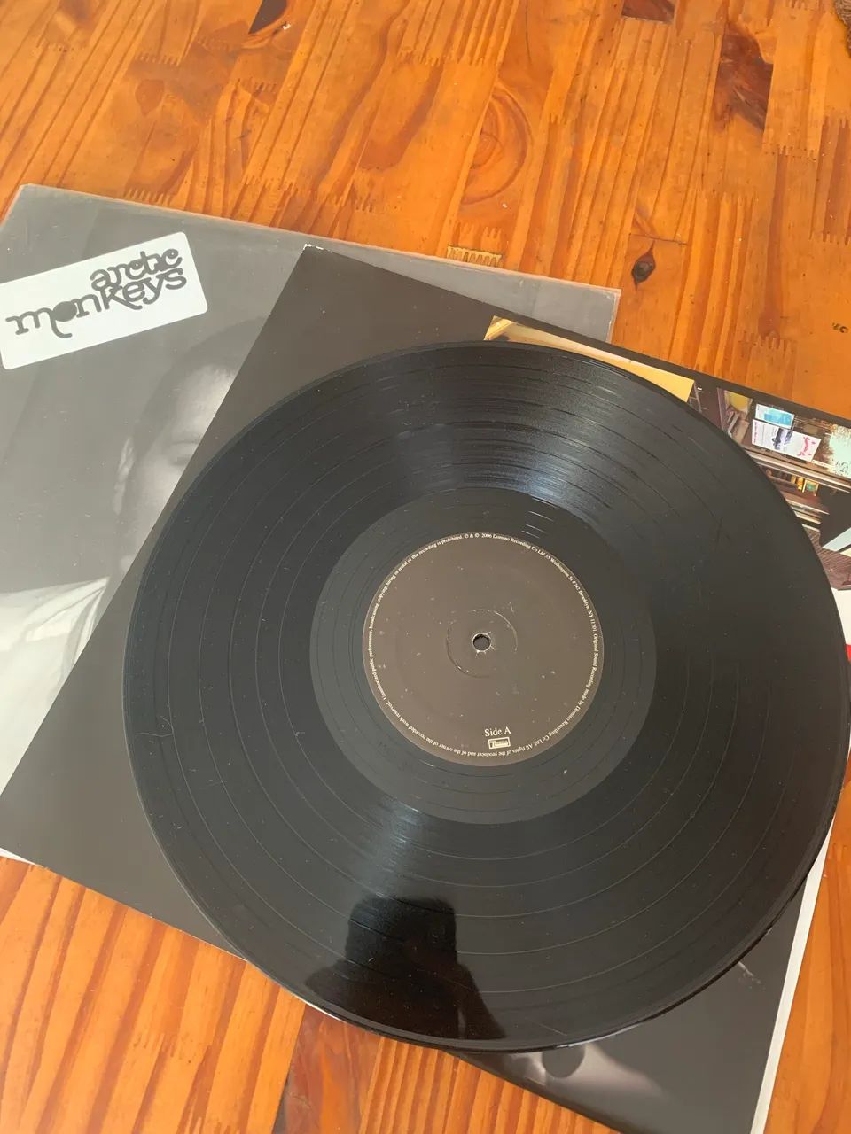 Lp Vinil Arctic Monkeys Whatever People Say I Am - Foto 4