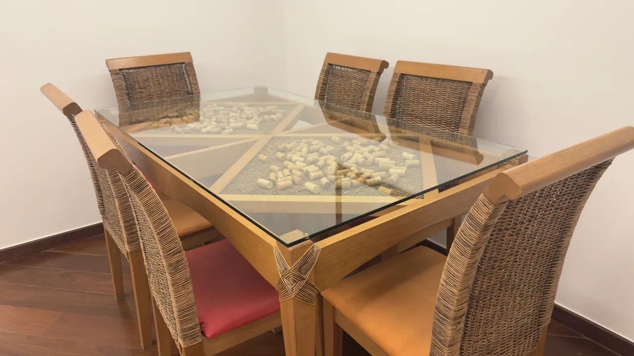 Mesa de jantar com 6 lugares - Tampo de vidro