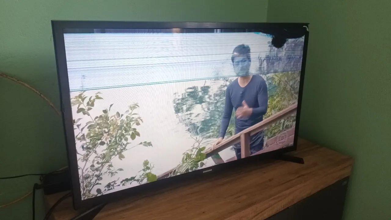 Tv Samsung 32 polegadas com defeito.