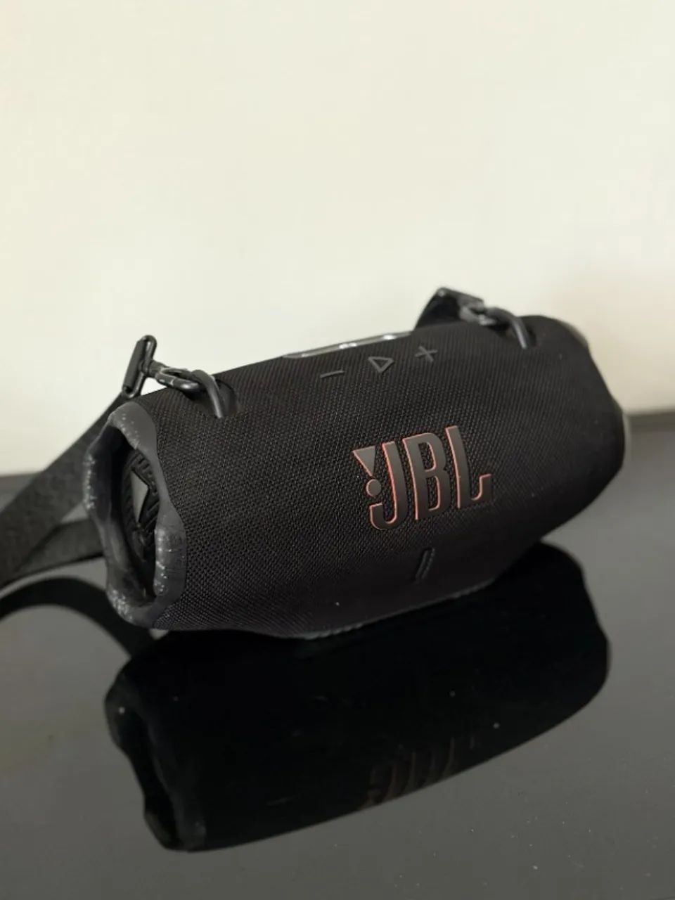 JBL Xtreme 4 Preta com carregador, alça e case