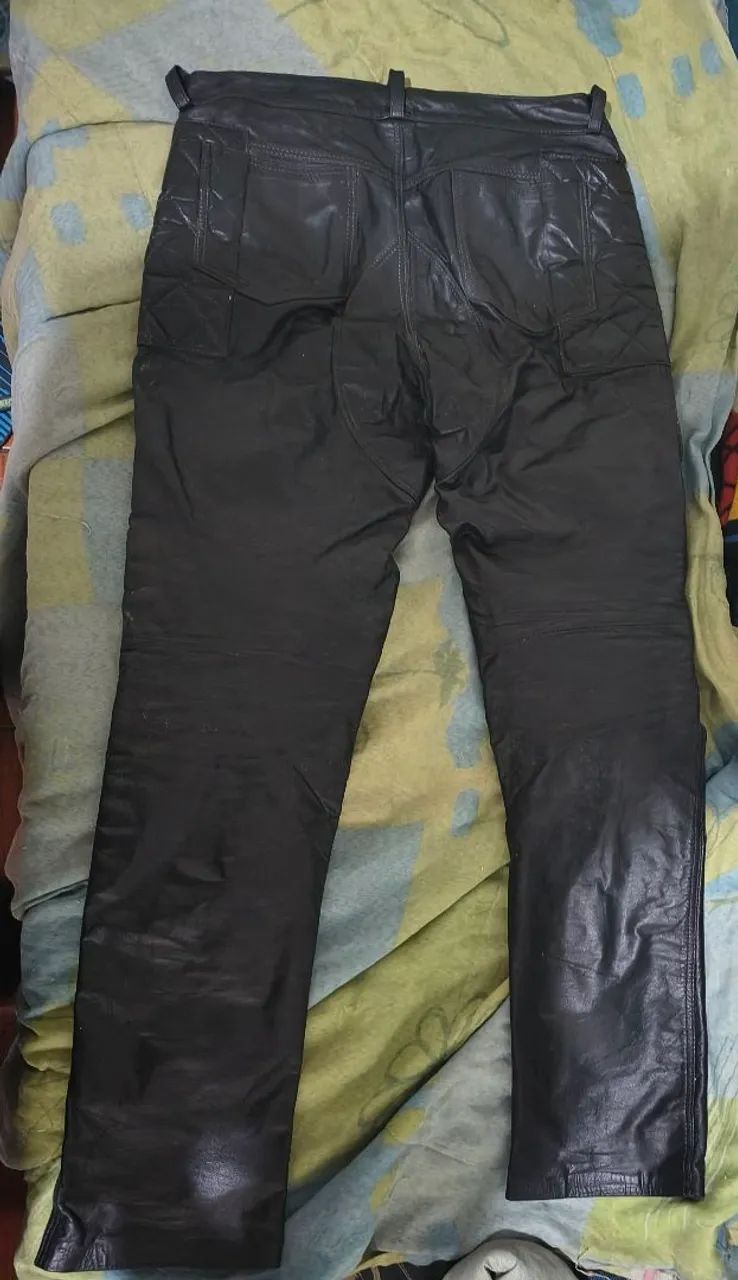 Calça de couro 