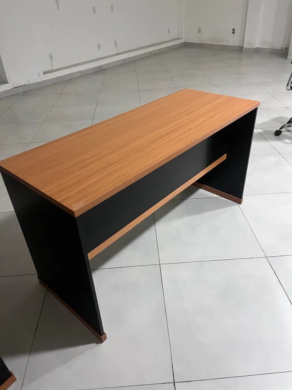 Dupla de mesa de escritório NUNCA usada - Foto 3