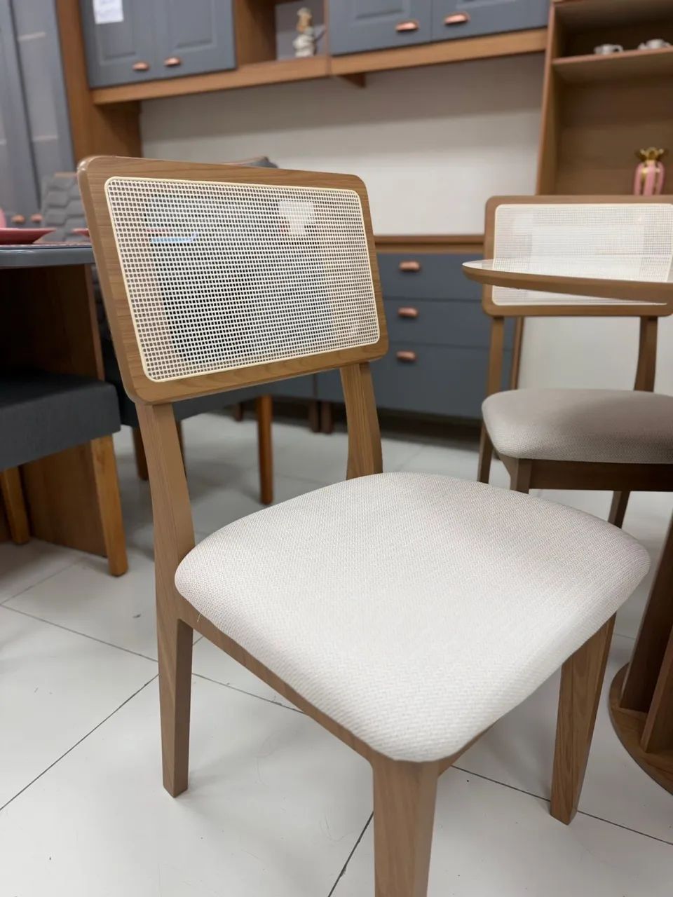 Mesa de Jantar Dalla Costa com 04 Cadeiras - Entrega Imediata - Foto 4