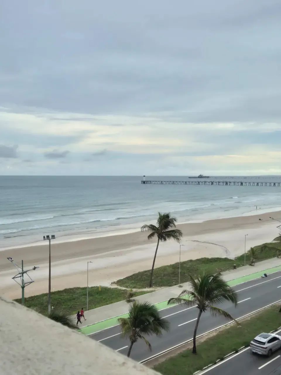 Vendo quarto e sala com varanda a beira mar. Edf. Maison Chateaubriand - Foto 2