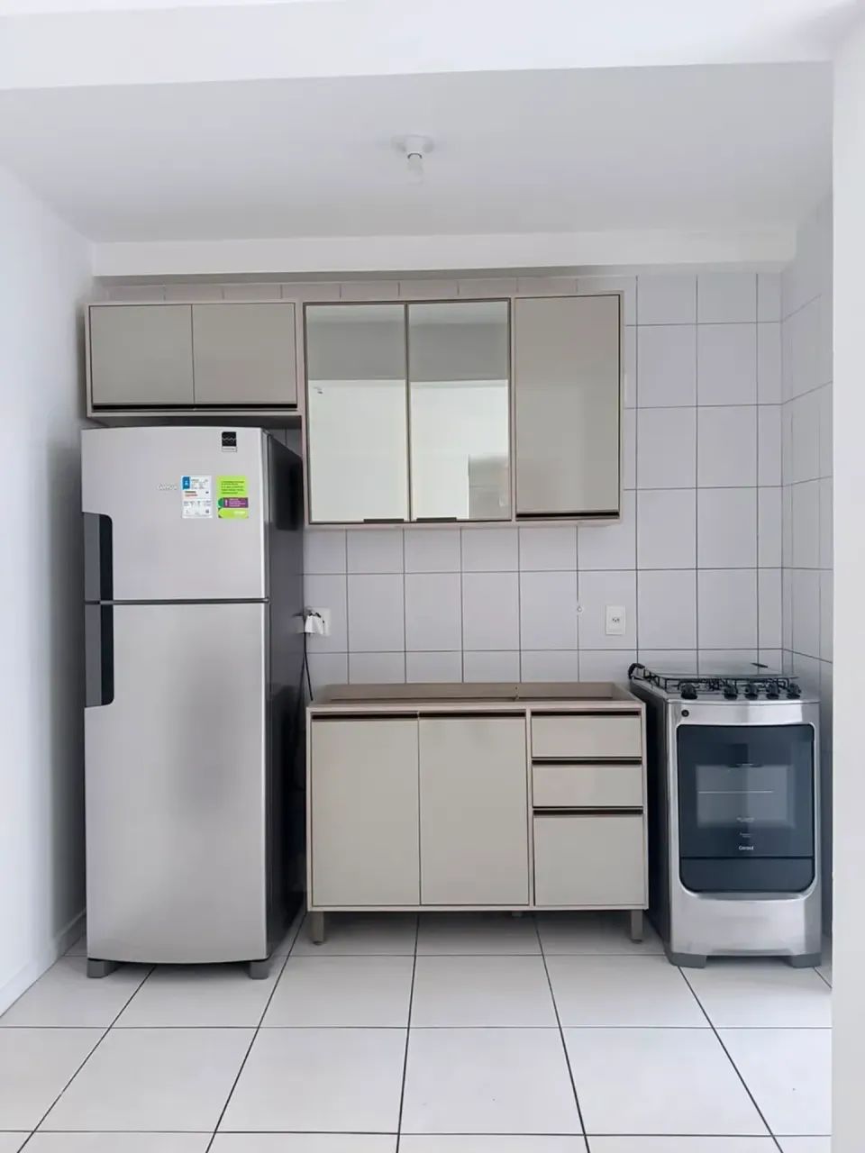 Aluga-se bom apartamento mobiliado de 2 quartos em Forquilhinhas, São José/SC