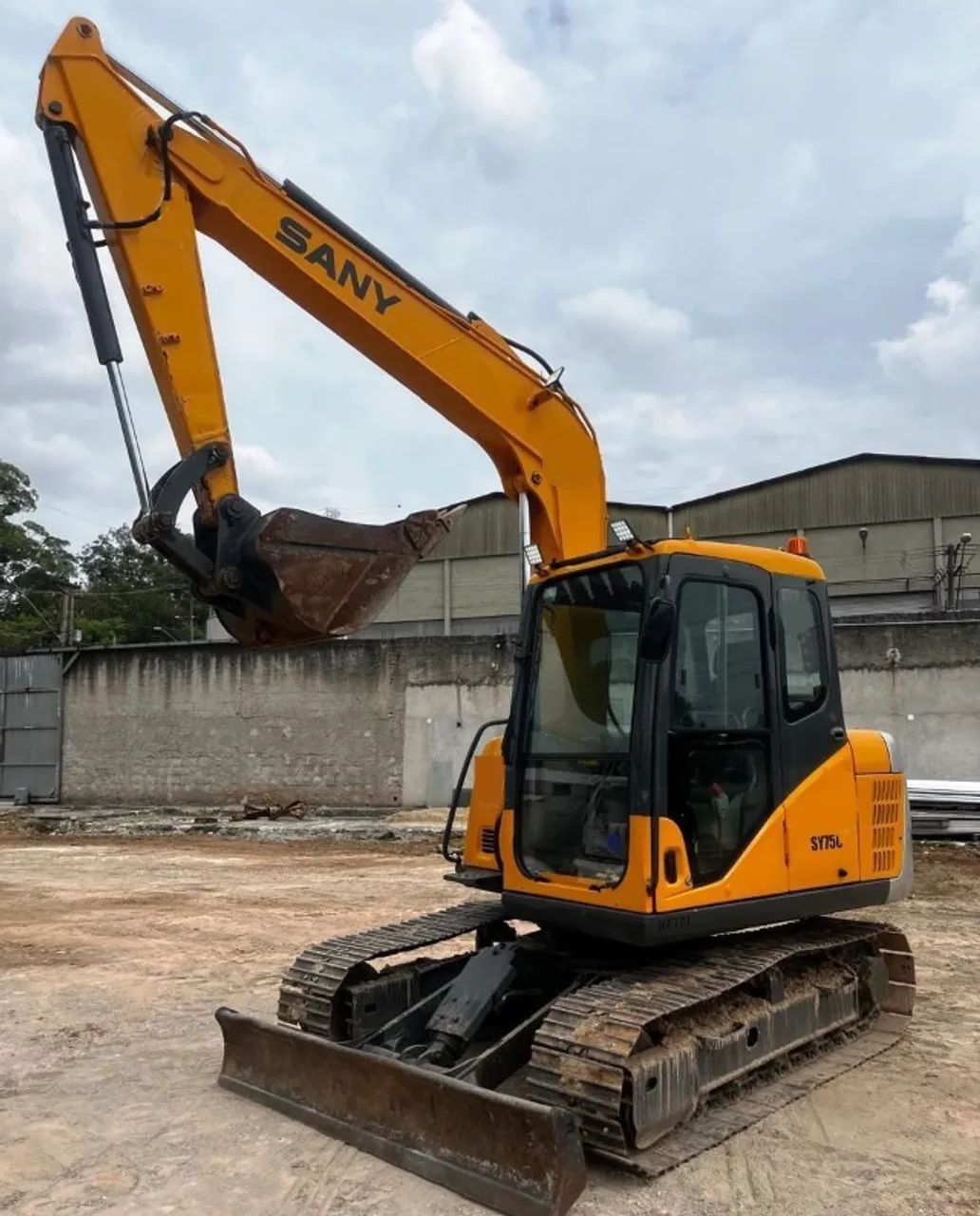 Escavadeira Sany SY75C ano 2011