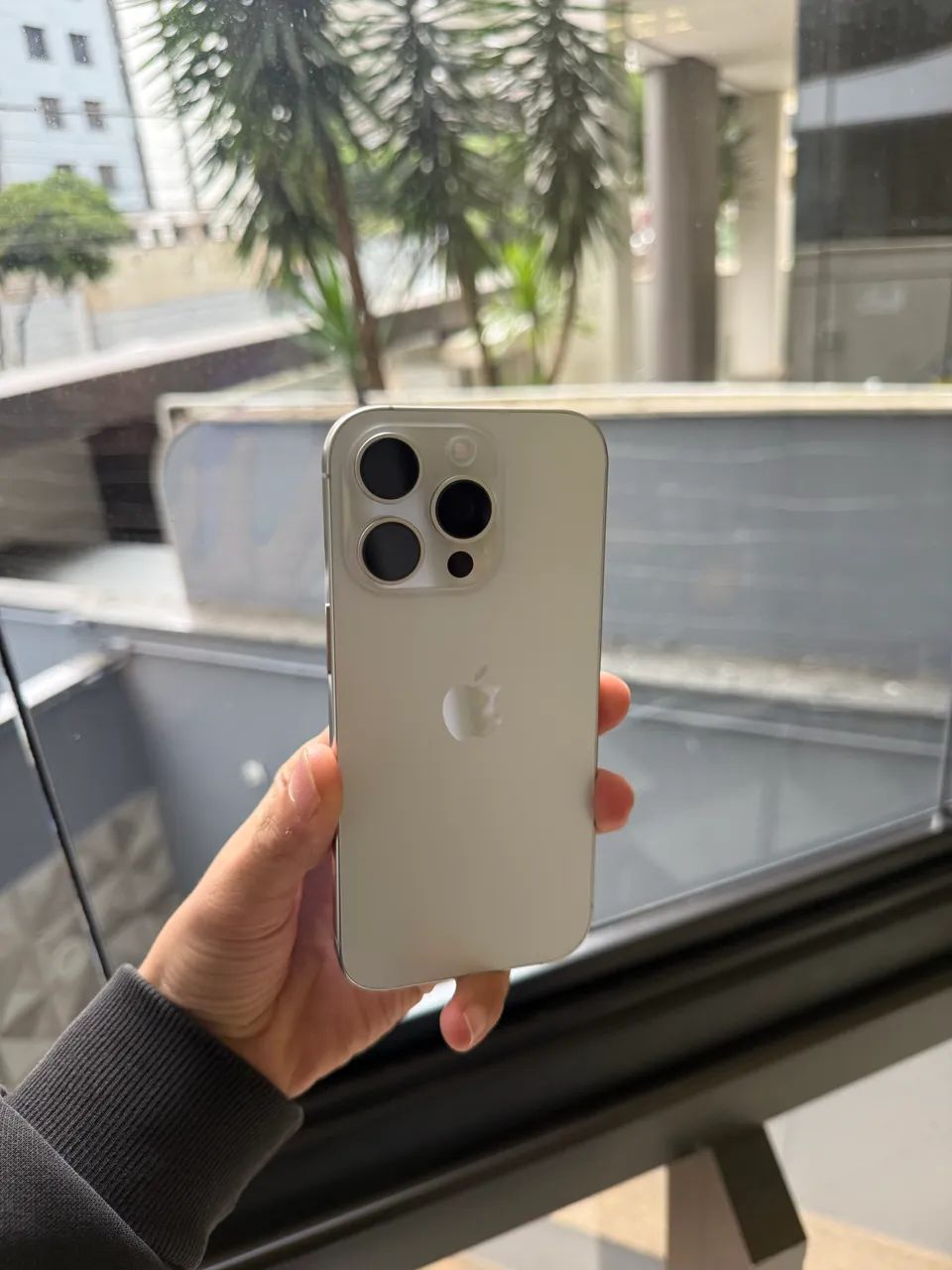 IPHONE 16 pro 