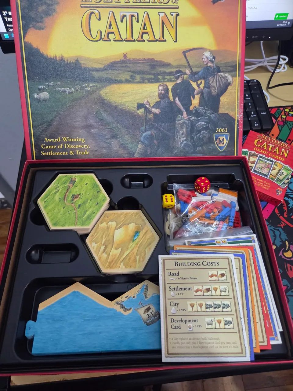 Jogo de Tabuleiro - CATAN (versão inglês) - Foto 2