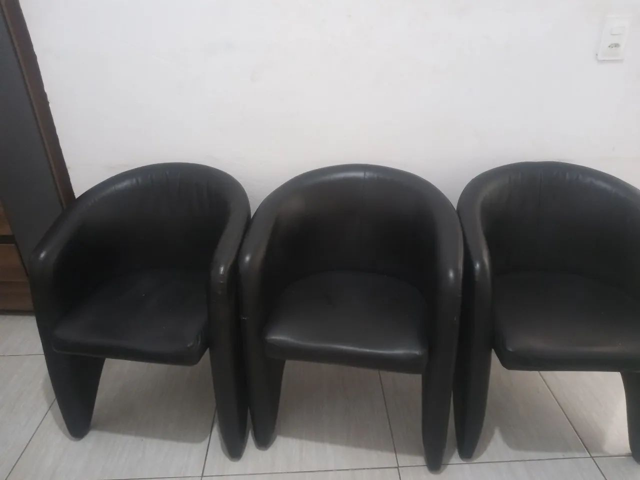 3 poltronas de couro semi novas !!!