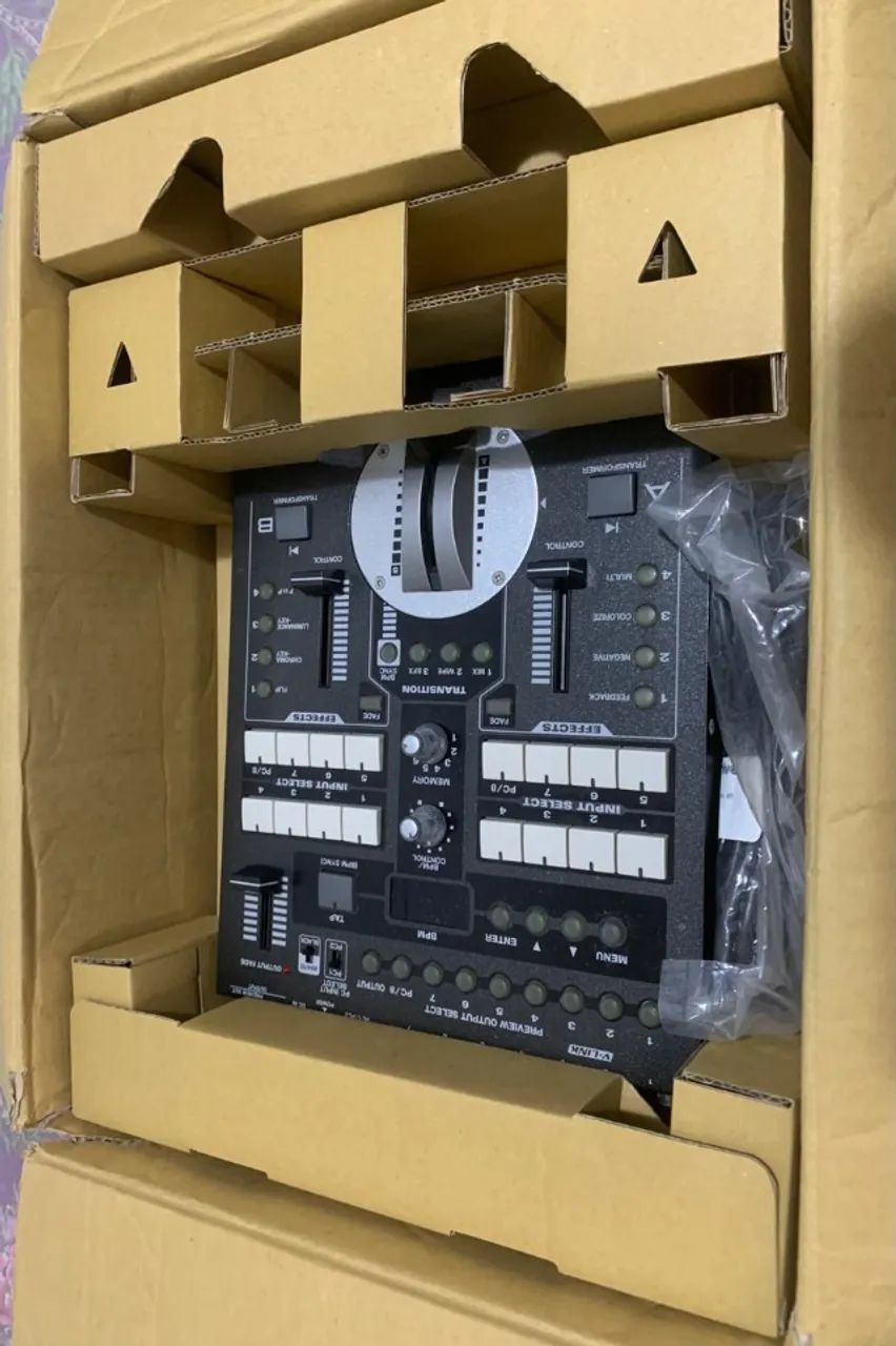 EDITOR DE VÍDEO, MIXER V-8 CANAIS DA ROLAND JAPONESA - Foto 3