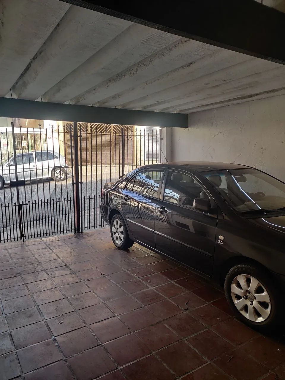 Imóvel com 2 casas + salão de trabalho 