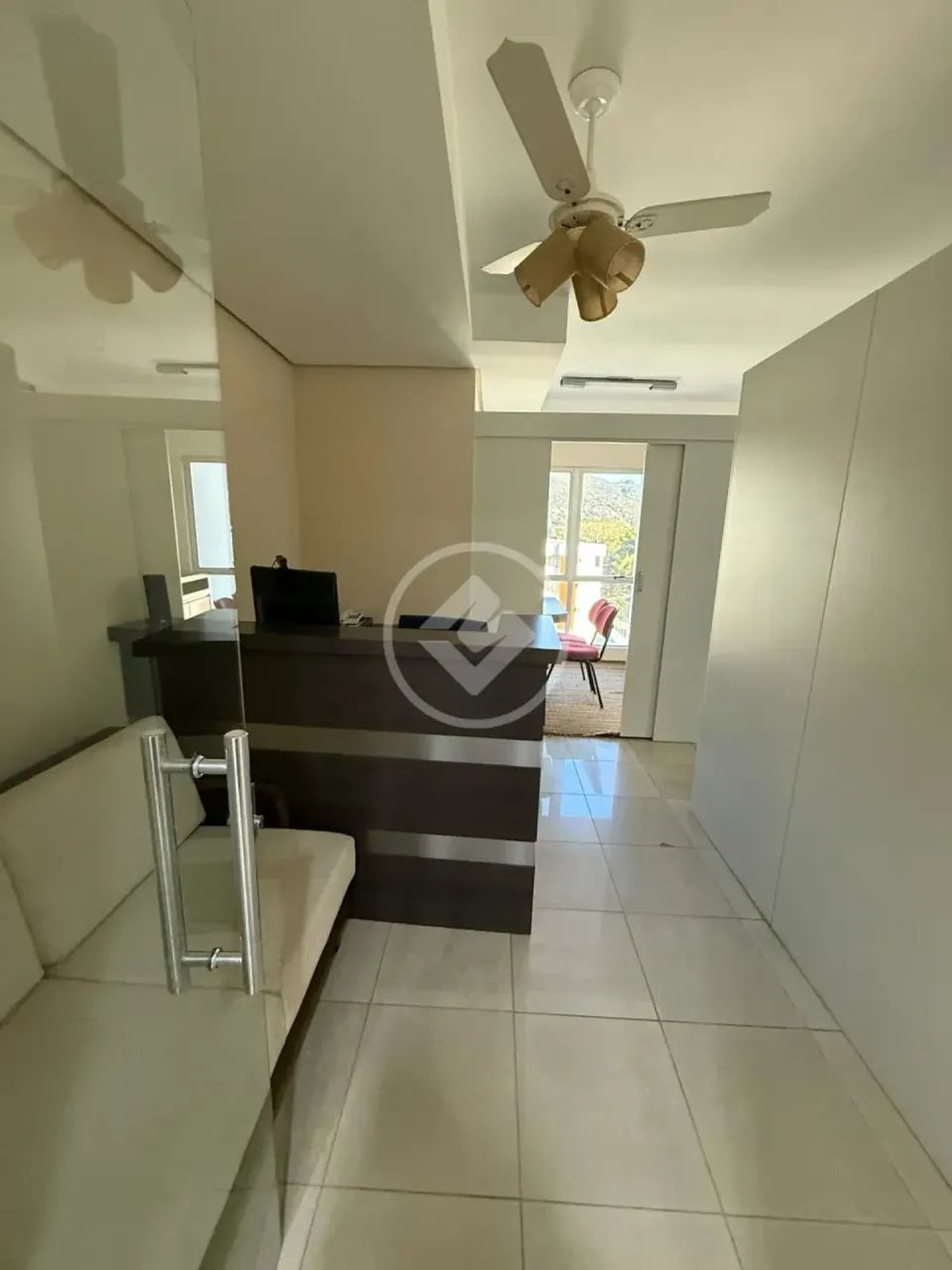 SALA COMERCIAL EM UMA EXCELENTE LOCALIZAÇÃO - Foto 2