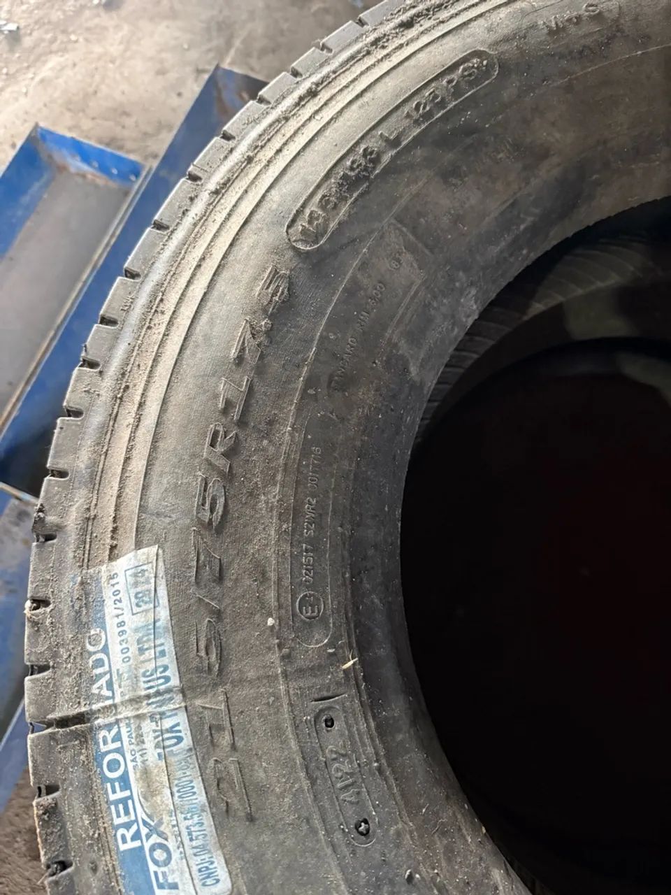 Pneu 215/75r17.5 - Foto 4