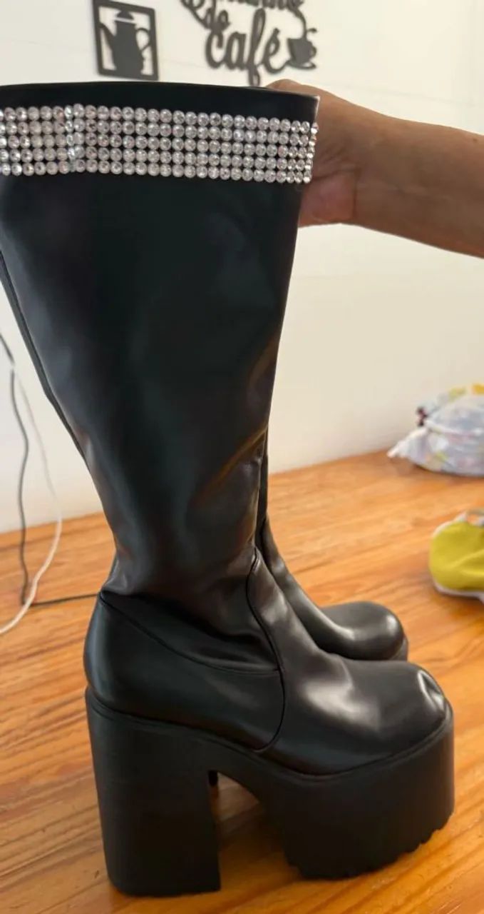 Botas pretas plataforma alta - Foto 3