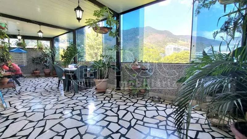Cobertura : Linear / Residencial / Tijuca