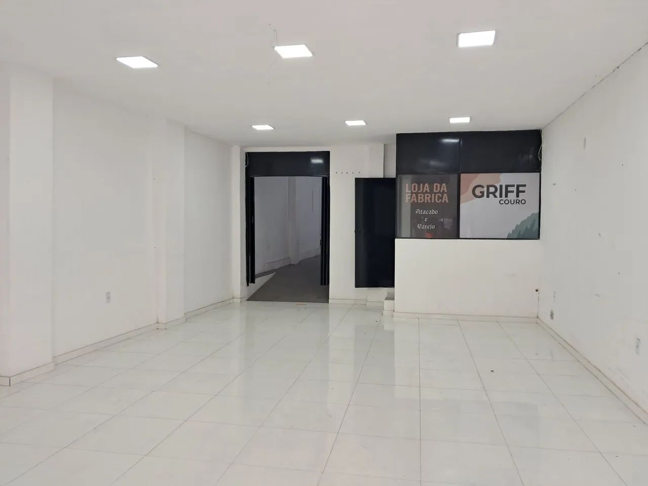 Ponto comercial no centro com amplo galpão 
