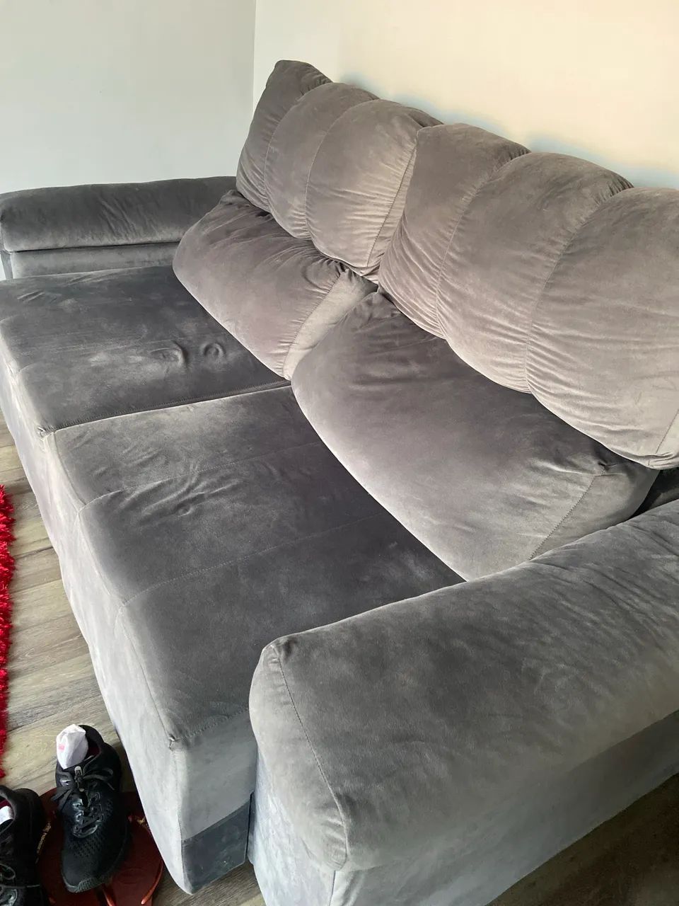 Cama Box sofá mesa 