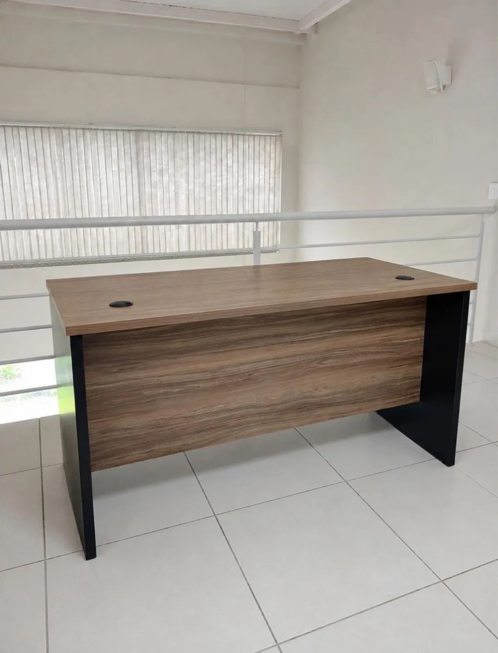  2 MESA DE ESCRITÓRIO SEMI NOVA