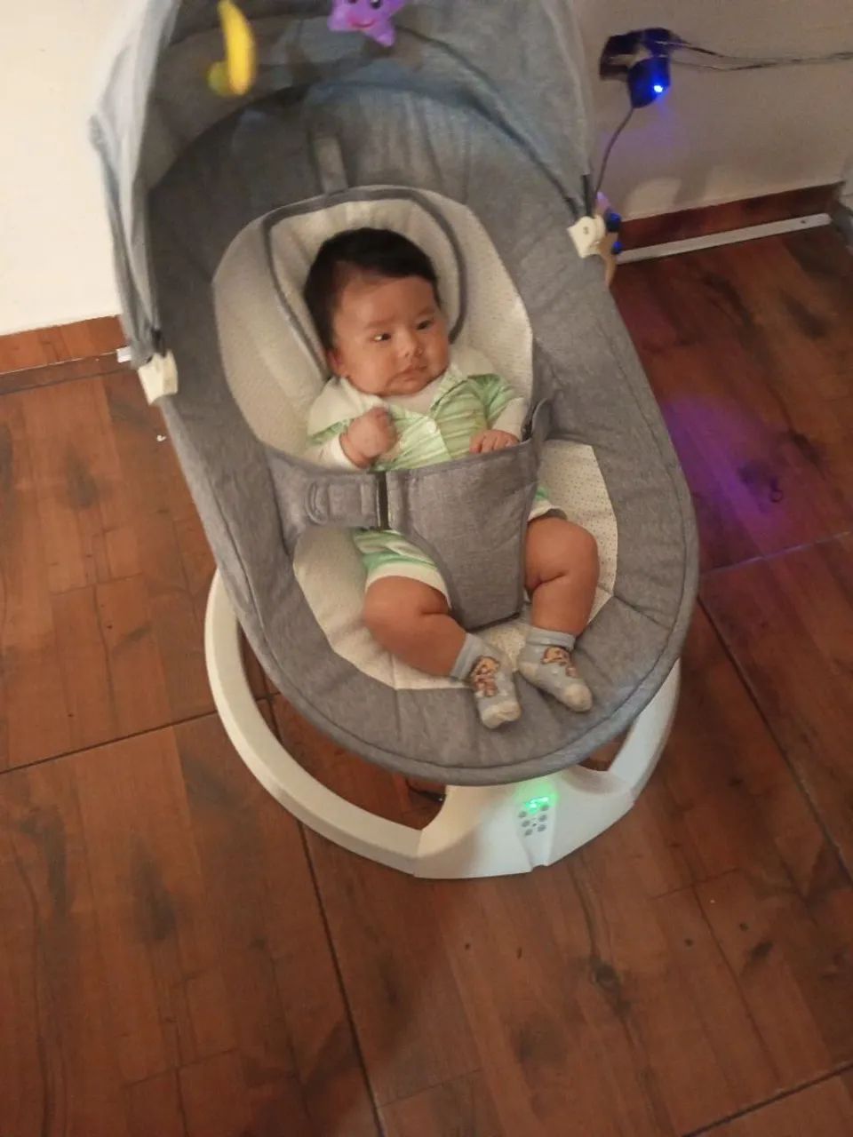 CADEIRA DE BALANÇO BEBE NOVA  - Foto 4