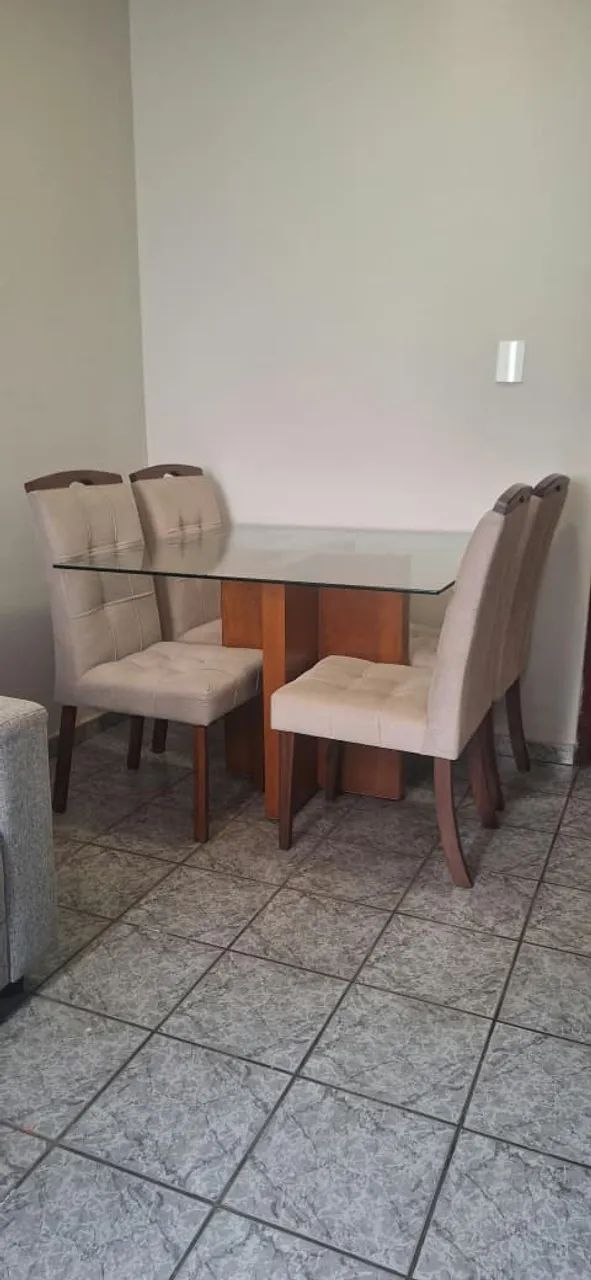 Mesa de jantar 4 lugares com 4 cadeiras - Madeira e vidro 10 mm - Impecável - Foto 4