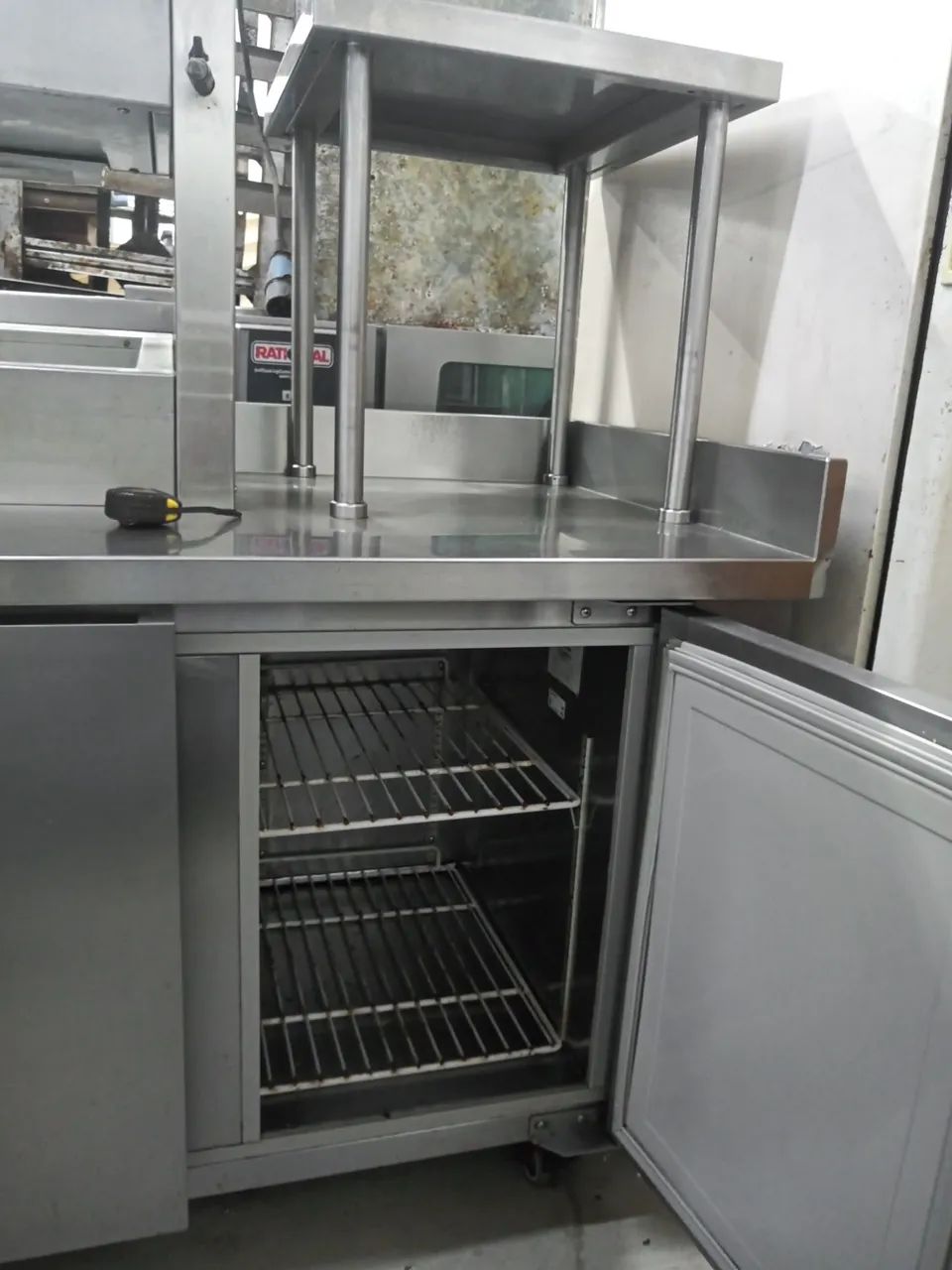 Balcão refrigerado Macom, condimentadora superior, funcionalidade perfeita - Foto 2