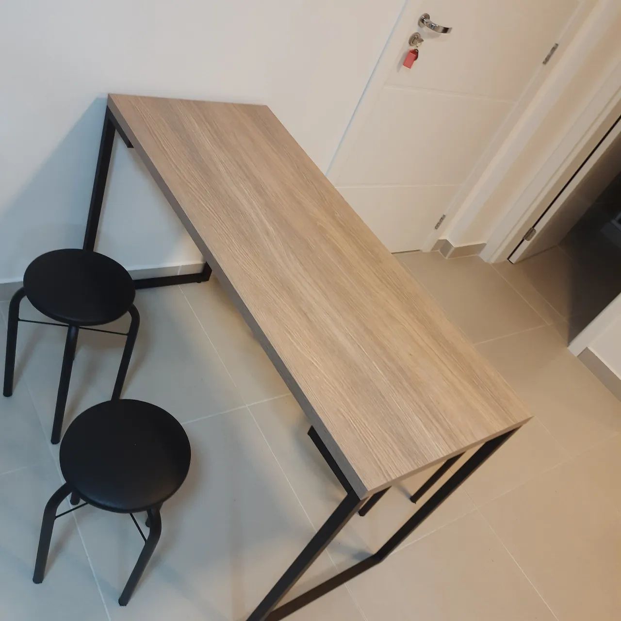 Mesa com bancos