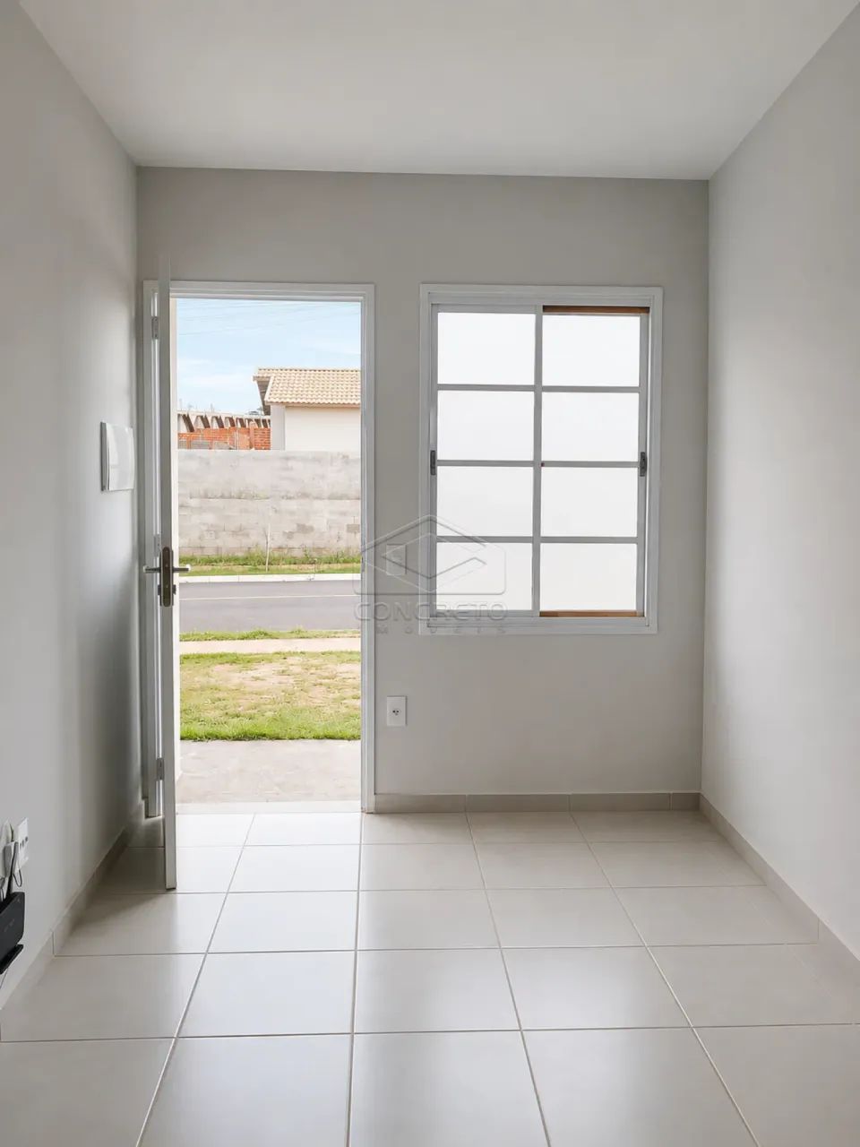 CASA AMPLA COM 2 DORMITÓRIOS - EM LOCALIZAÇÃO PRIVILEGIADA - Foto 2