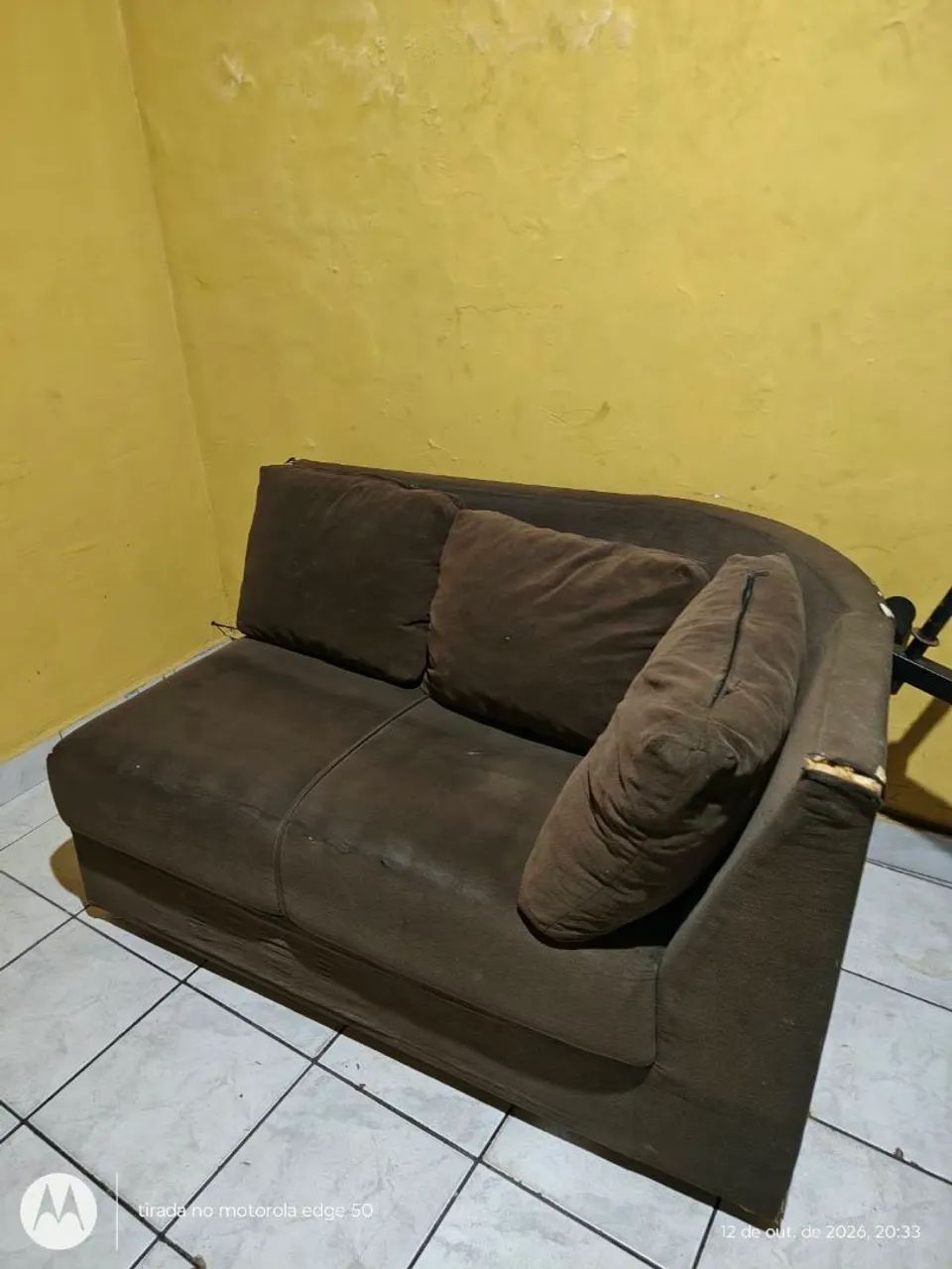 Sofá de 2 Lugares Marrom - Usado - Foto 4